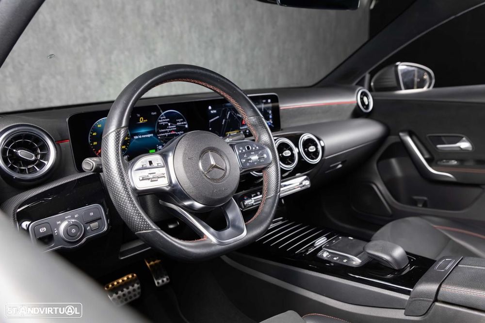 Mercedes-Benz A 250 e 8G-DCT AMG Line - 8