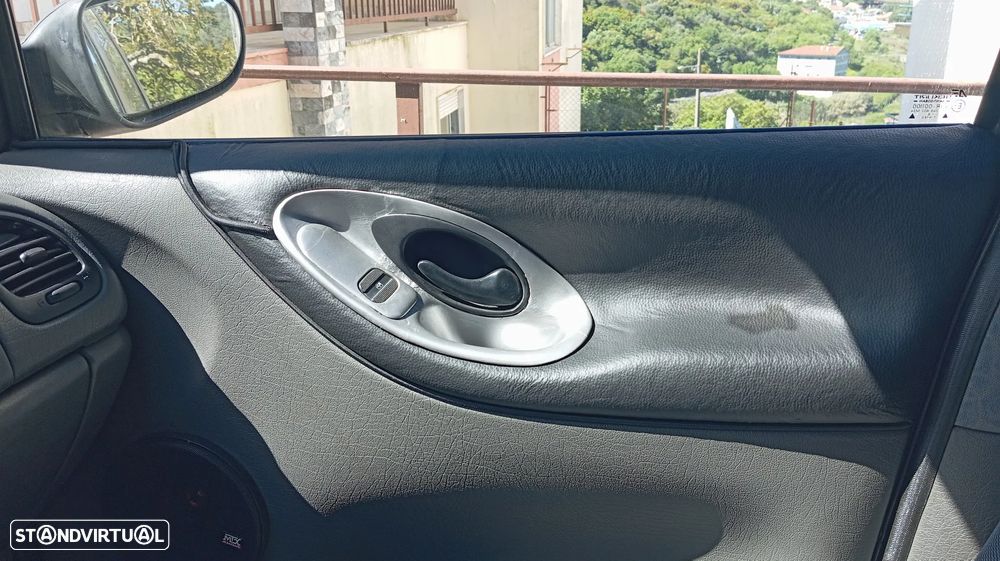 Ford Galaxy 1.9 TDi Ghia Luxo - 8