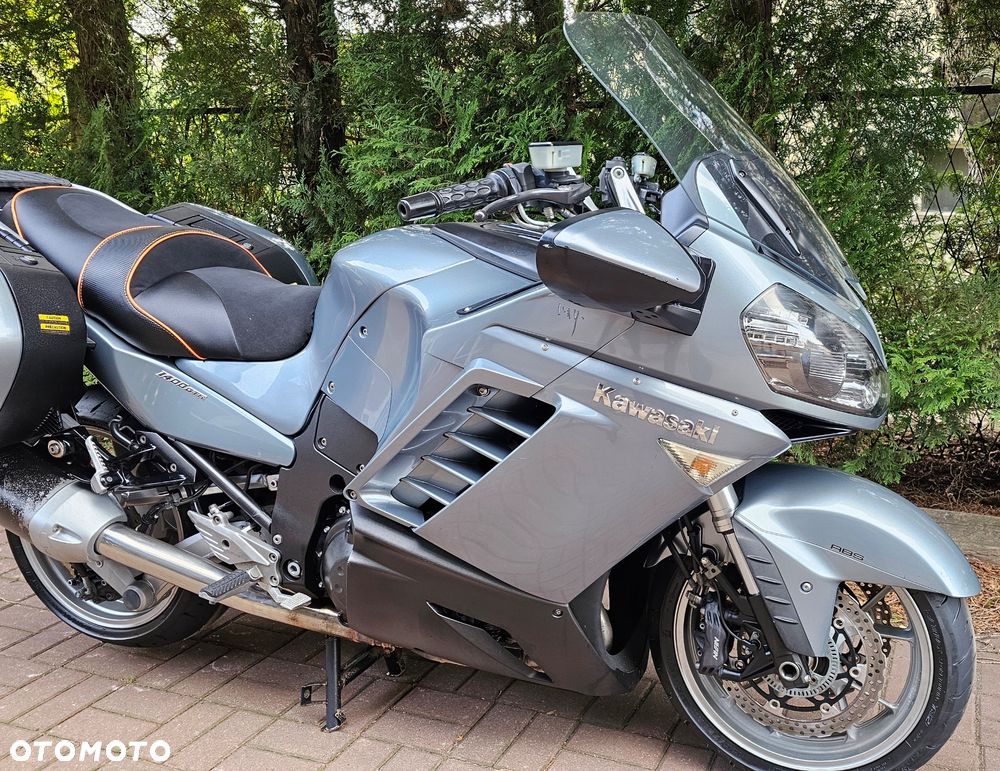Kawasaki GTR - 2