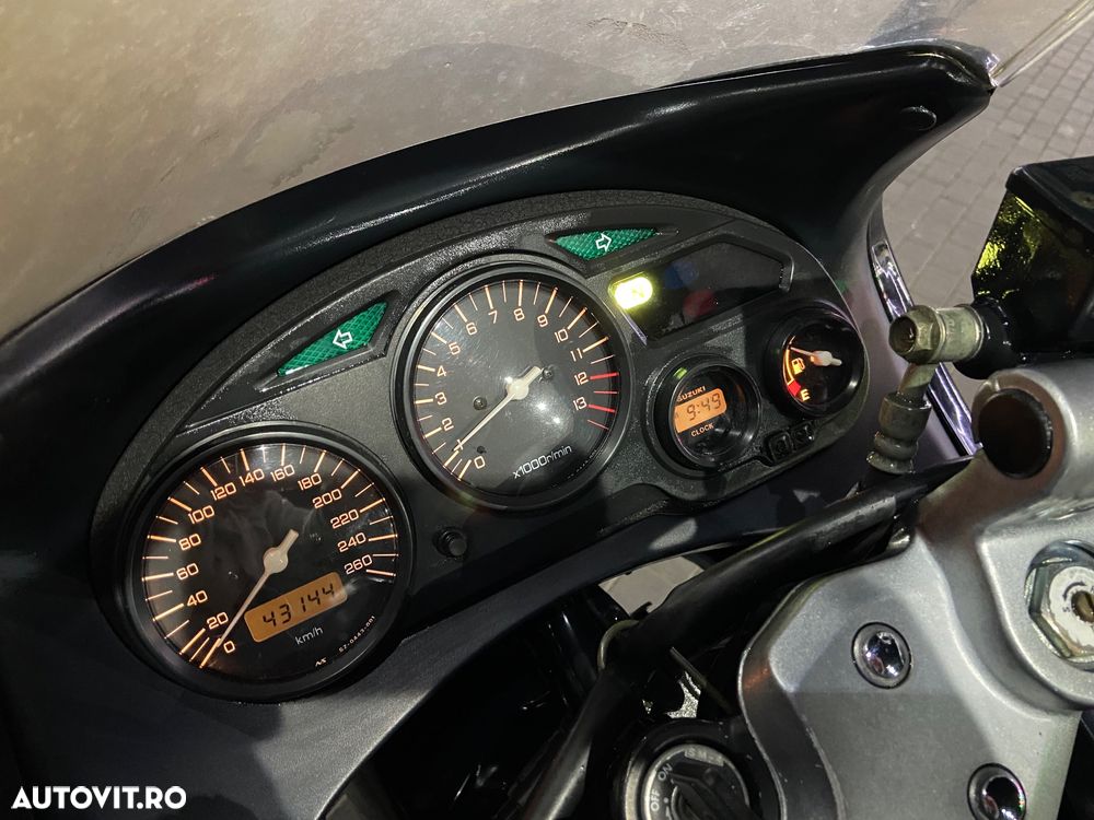 Suzuki GSX 750F Katana - 12