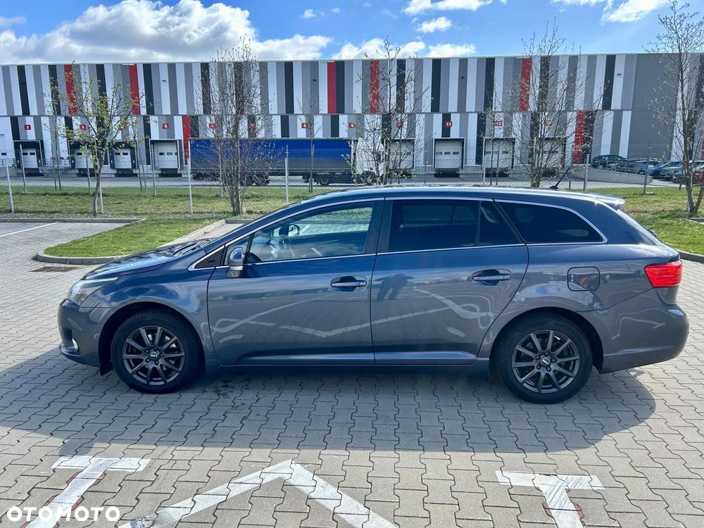 Toyota Avensis 2.0 D-4D Style - 2