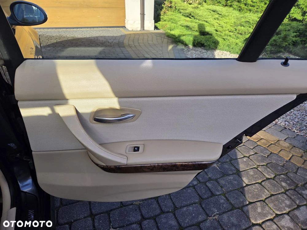 BMW Seria 3 320i - 25
