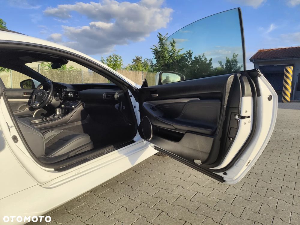 Lexus RC 200t / 300 F Sport - 24