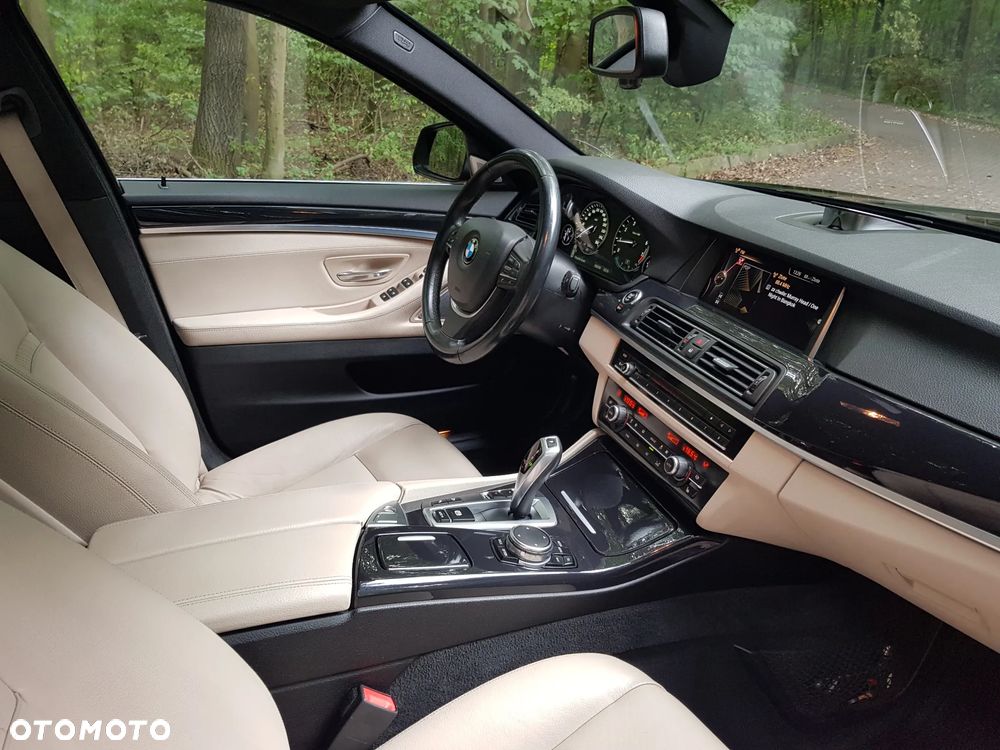 BMW Seria 5 528i xDrive - 15