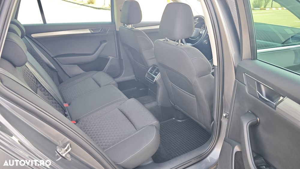 Skoda Superb 2.0 TDI DSG Ambition - 33