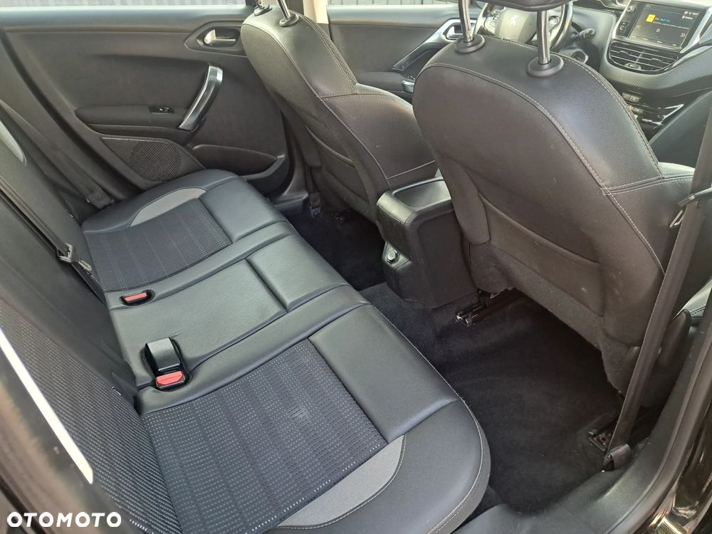 Peugeot 2008 1.6 BlueHDi Allure S&S - 18