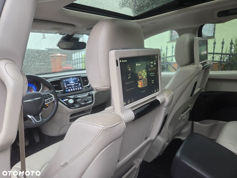 Chrysler Pacifica - 26