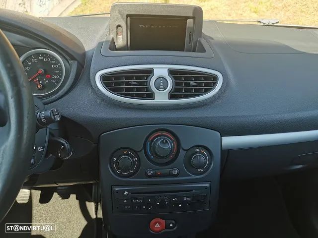 Renault Clio 1.2 16V Confort - 13