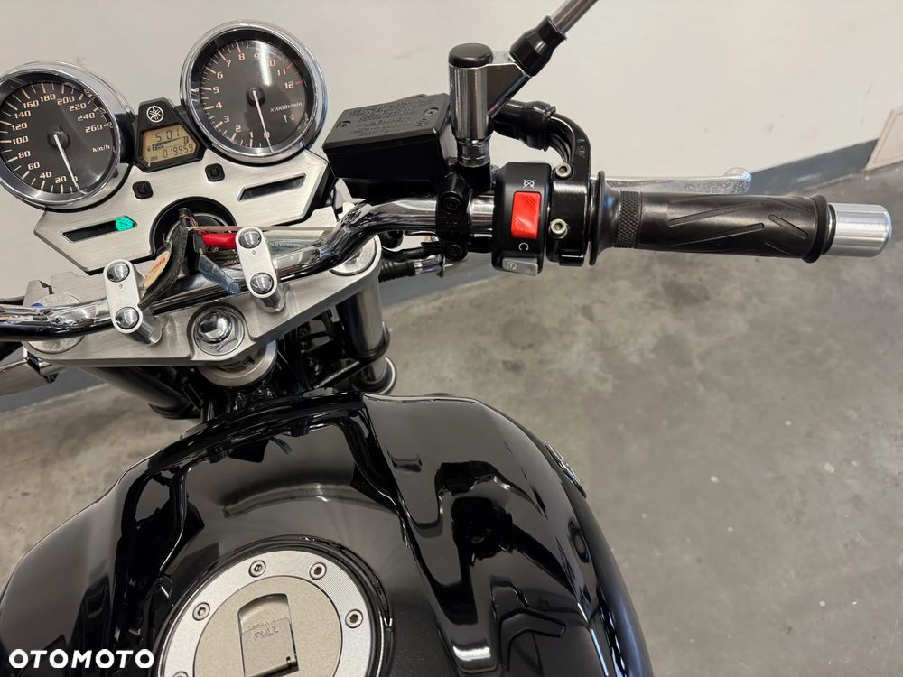 Yamaha XJR - 38