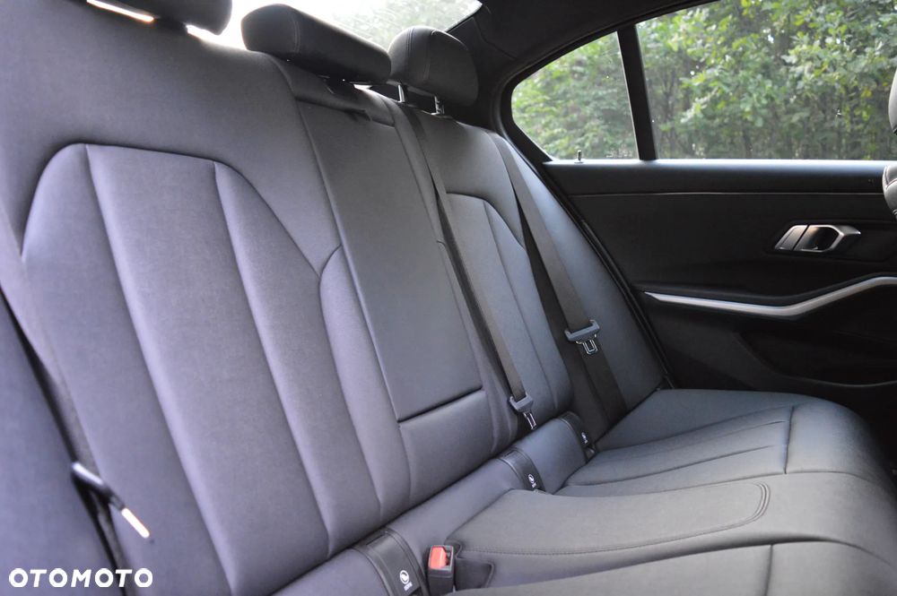 BMW Seria 3 330i - 31
