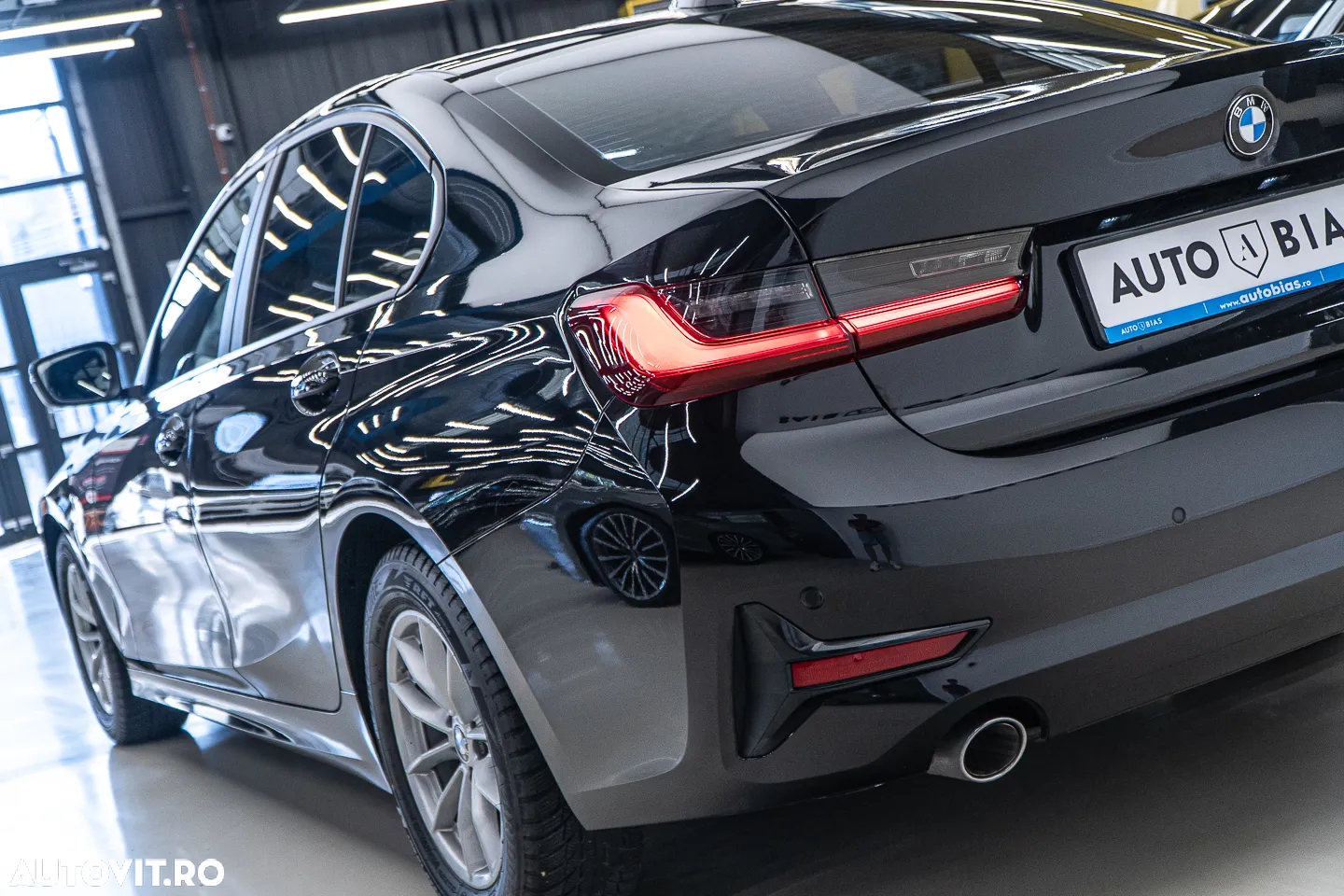 BMW Seria 3 318d Aut. Sport Line - 34