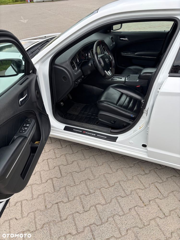 Dodge Charger 5.7 V8 RT - 16