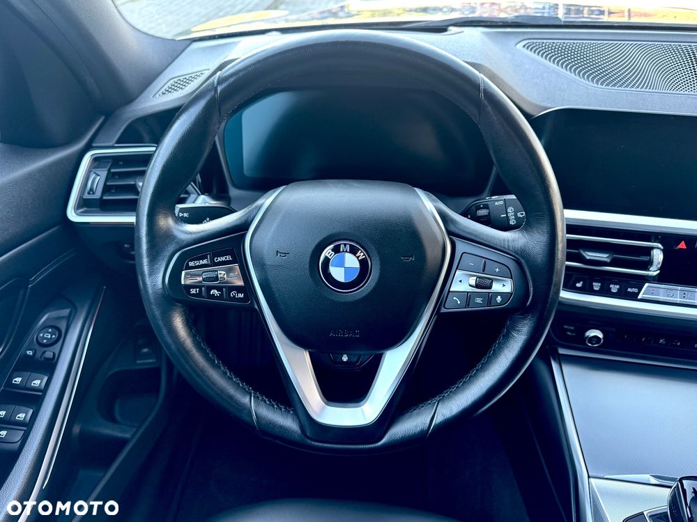 BMW Seria 3 330d xDrive MHEV Luxury Line - 30
