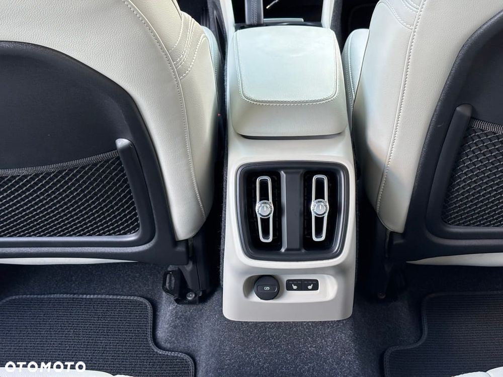 Volvo XC 40 - 26