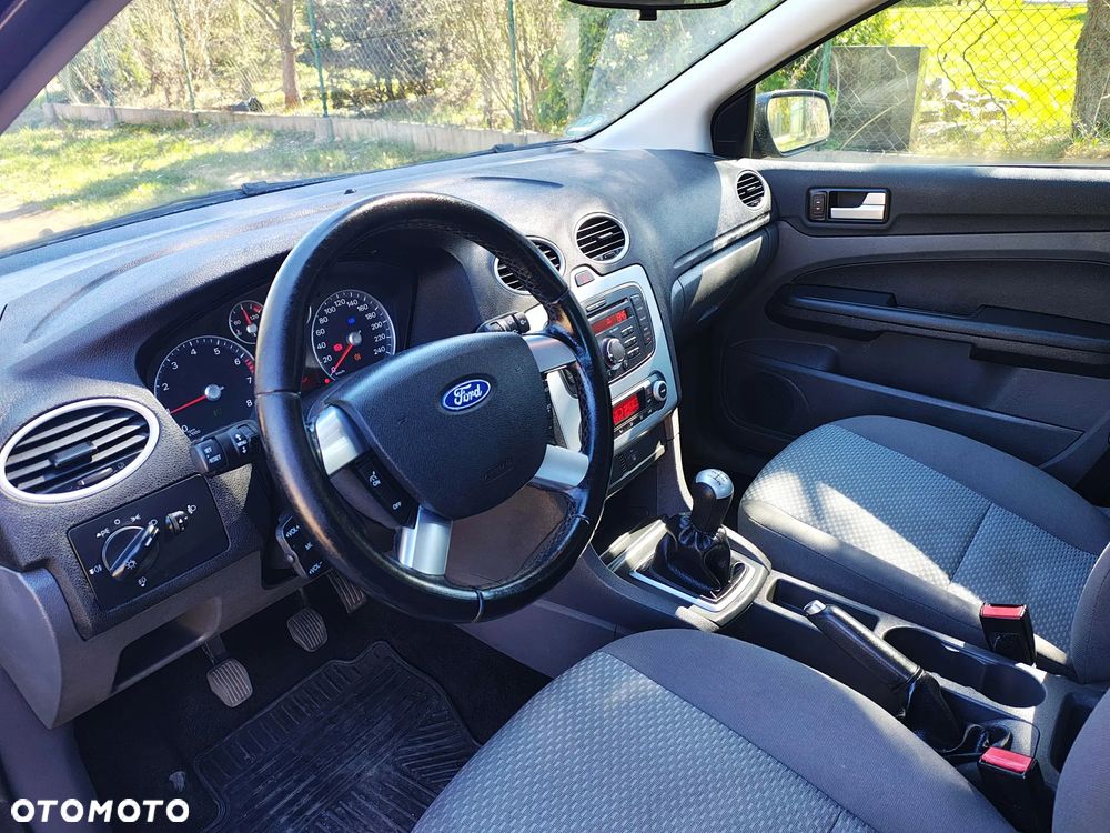 Ford Focus 1.6 16V Ghia - 28