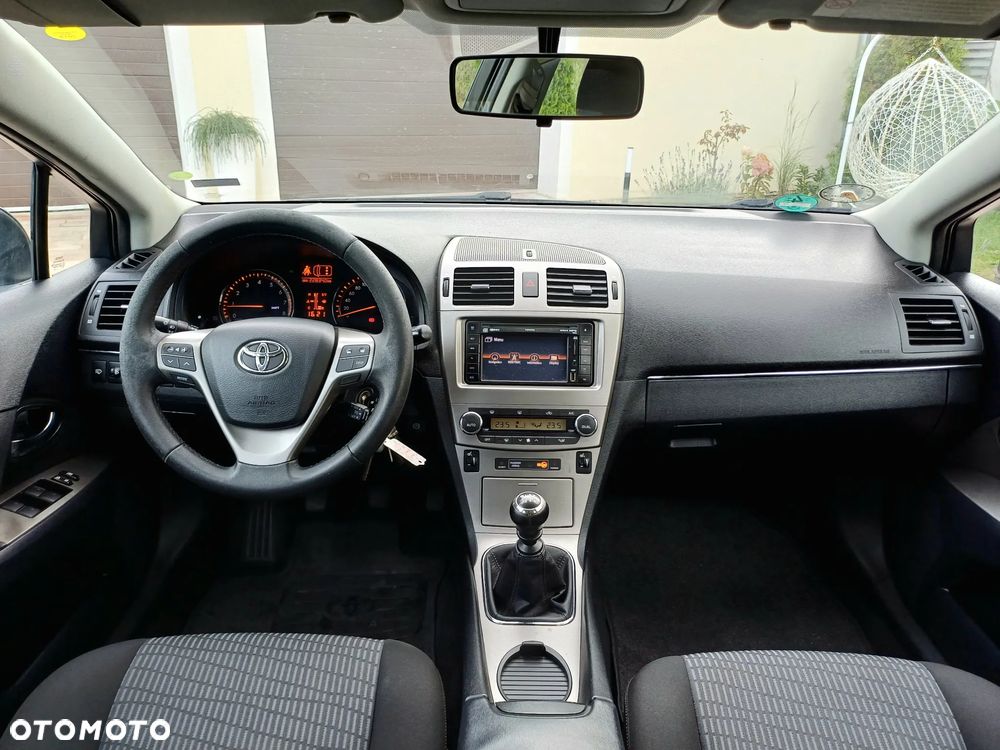 Toyota Avensis Touring Sports 1.8 Comfort - 16