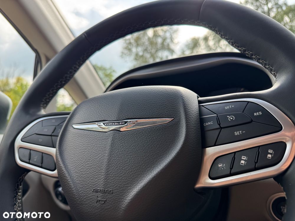 Chrysler Pacifica - 28