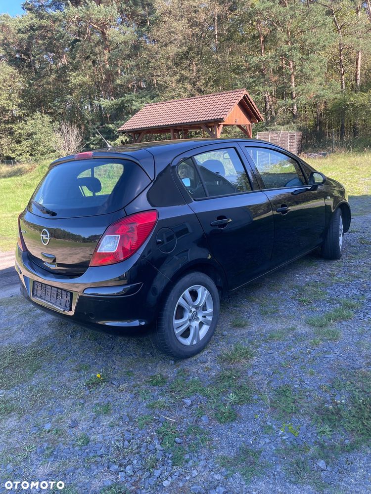 Opel Corsa 2013 photo 2