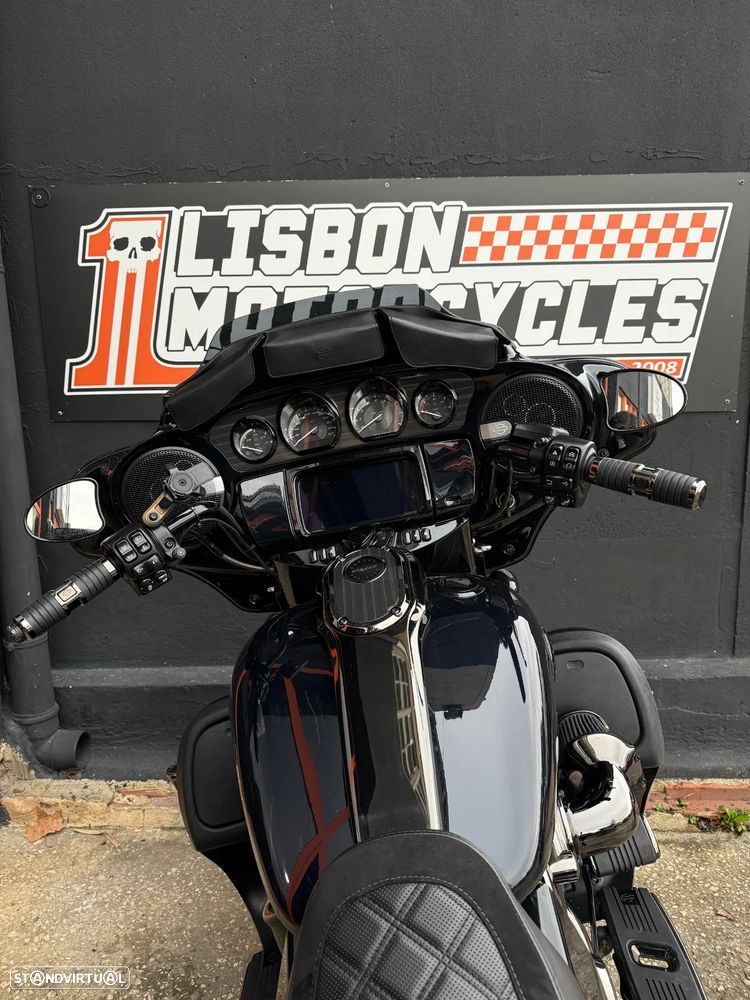 Harley-Davidson FLHXS CVO - 10