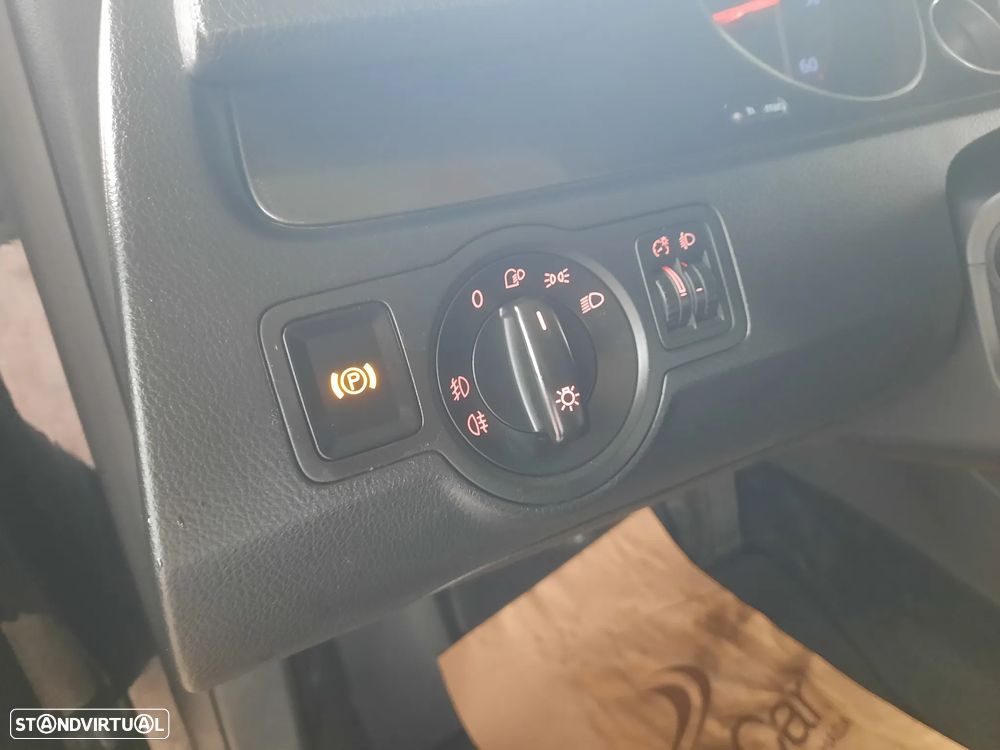 VW Passat Variant 2.0 TDi Confortline - 14