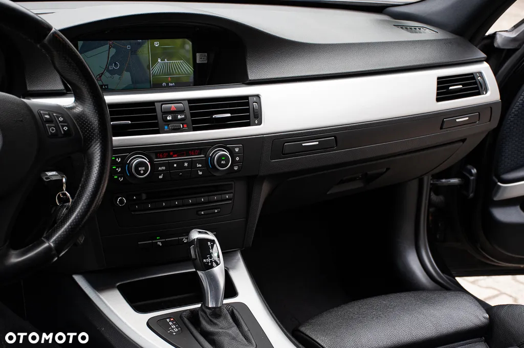 BMW Seria 3 320d xDrive DPF Touring Edition Fleet Exclusive - 38