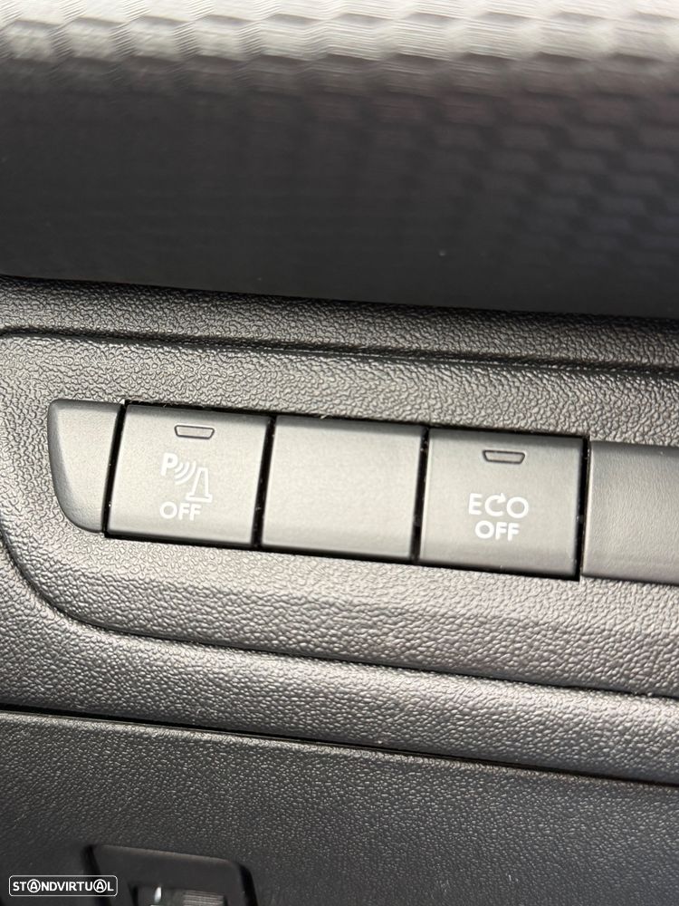 Peugeot 208 1.2 VTi Allure Auto - 14