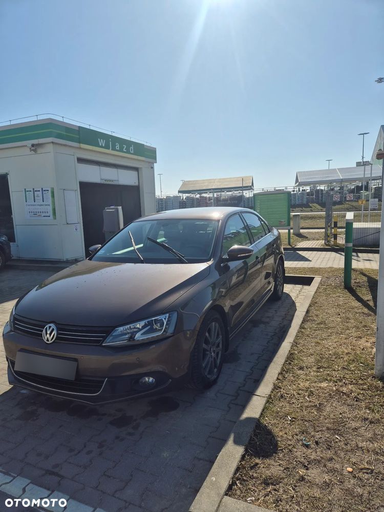 Volkswagen Jetta 2.0 TDI Highline - 1