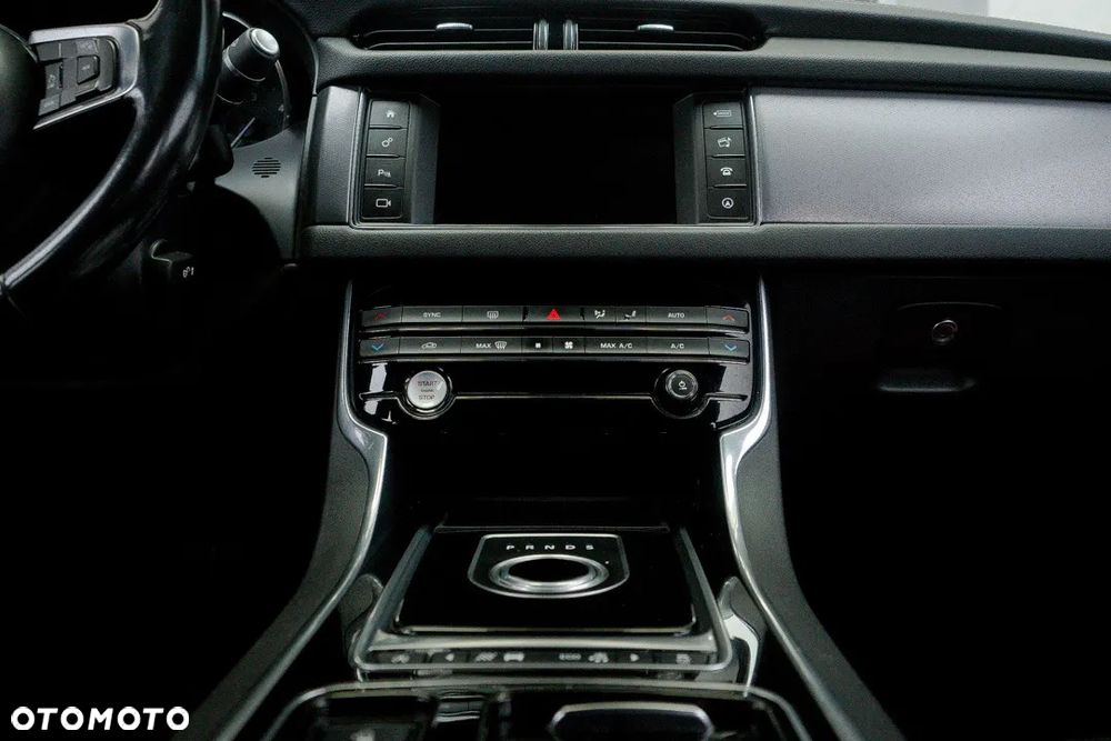 Jaguar XF 2.0 i4D R-Sport - 10