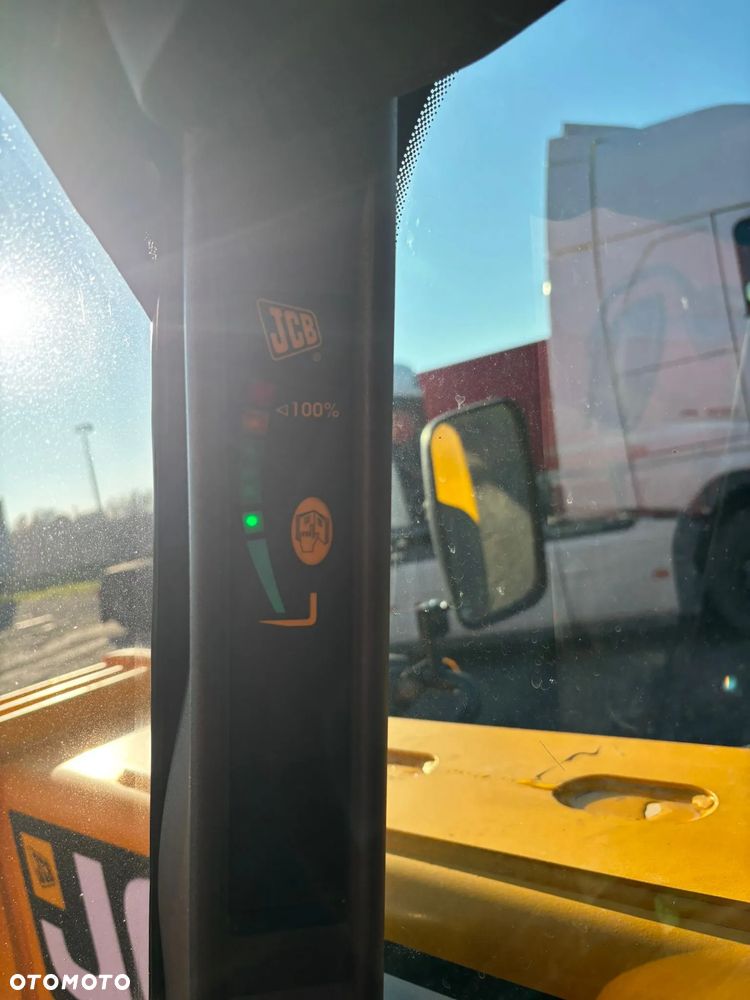 JCB 527-58 Agri Turbo - 14