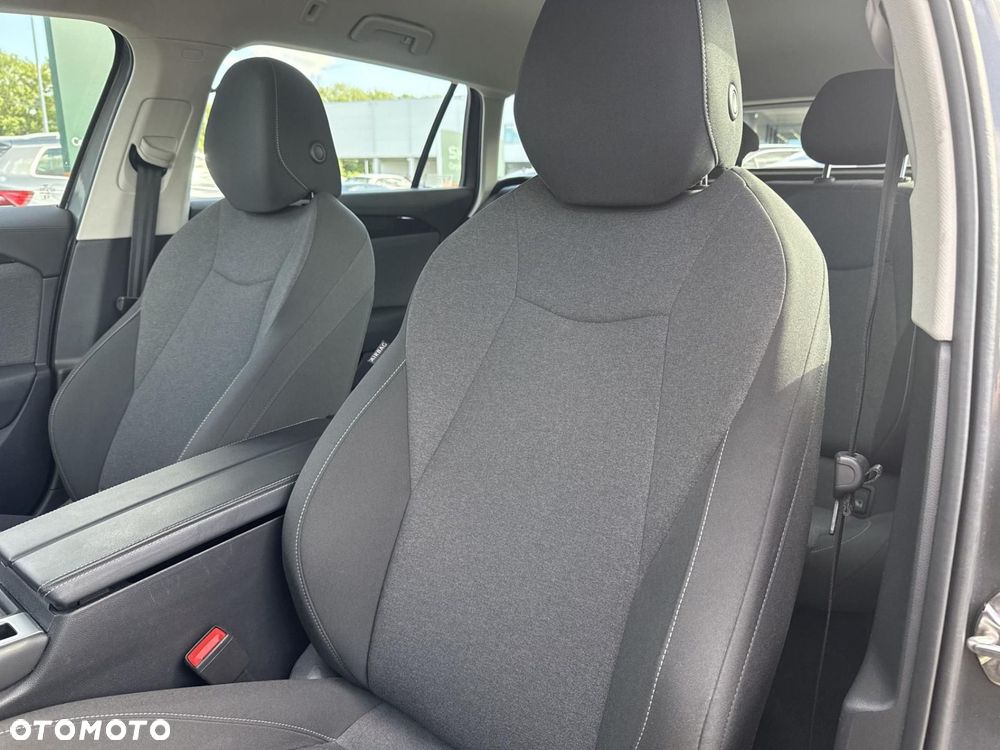 Volkswagen Passat - 11
