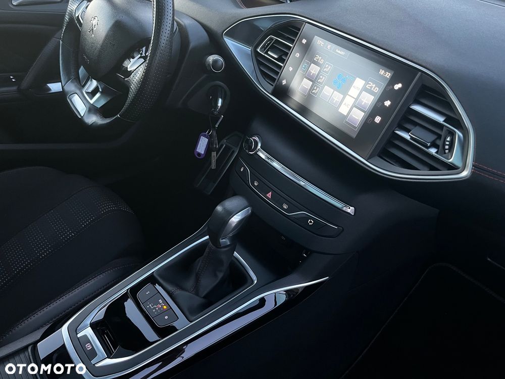 Peugeot 308 PureTech 130 EAT6 Stop & Start GT-Line Edition - 36