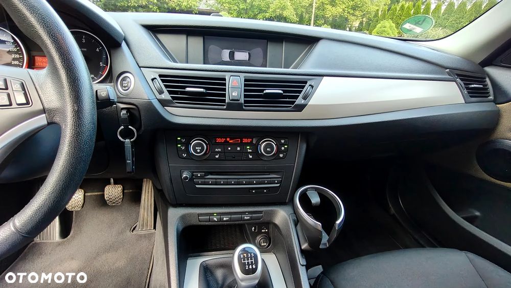 BMW X1 sDrive18d xLine - 25