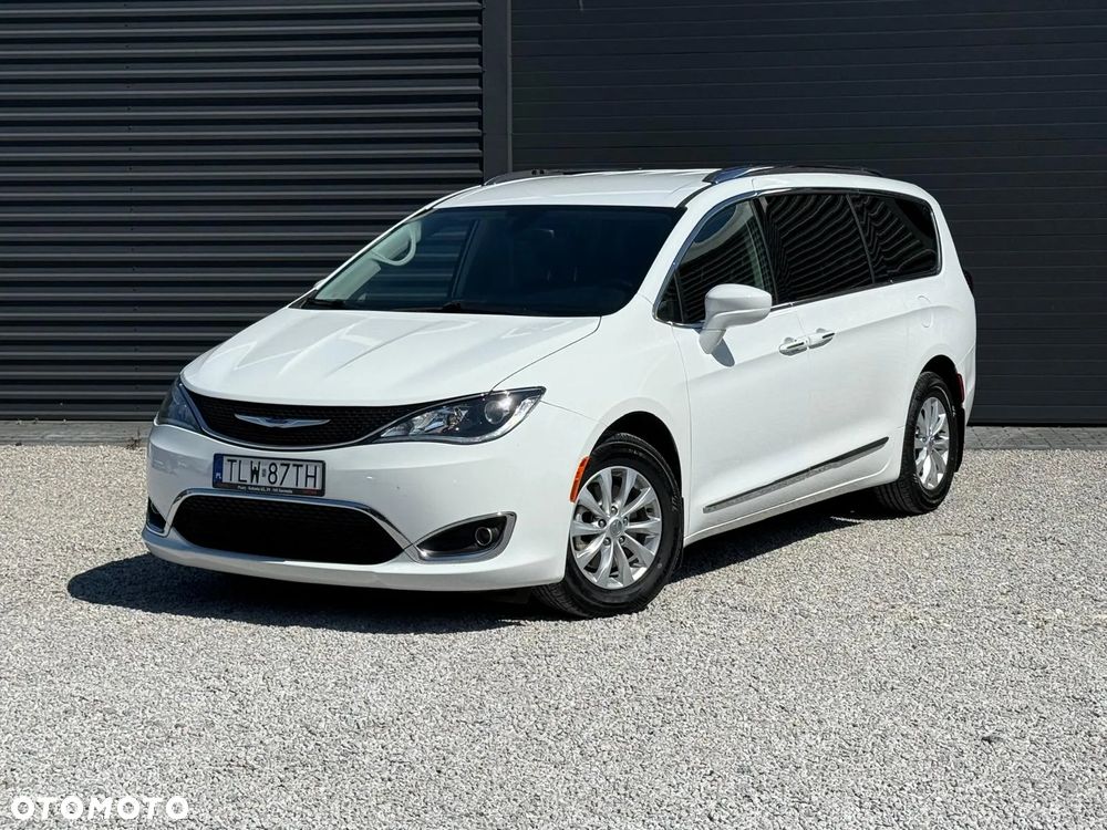 Chrysler Pacifica - 10
