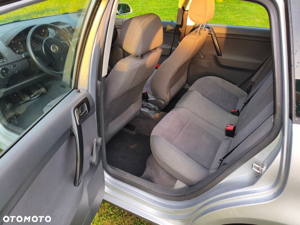 Volkswagen Polo 1.4 16V Trendline - 9