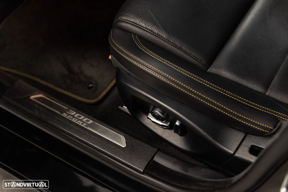 Jaguar XE 2.0 i4 R-Dynamic HSE AWD - 24