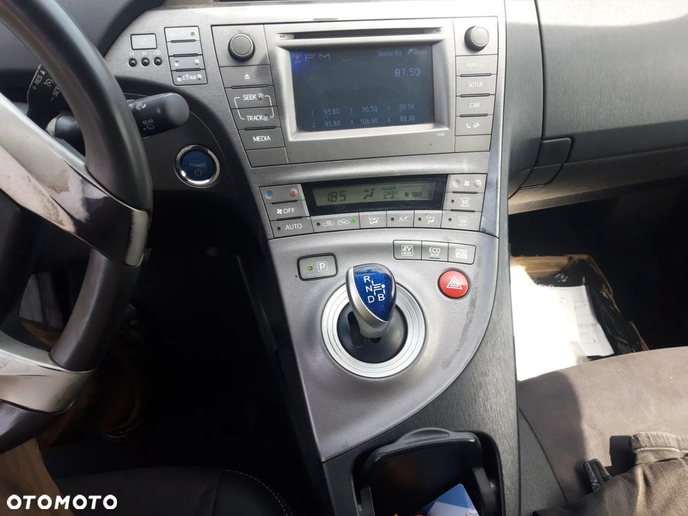 Toyota Prius (Hybrid) - 19