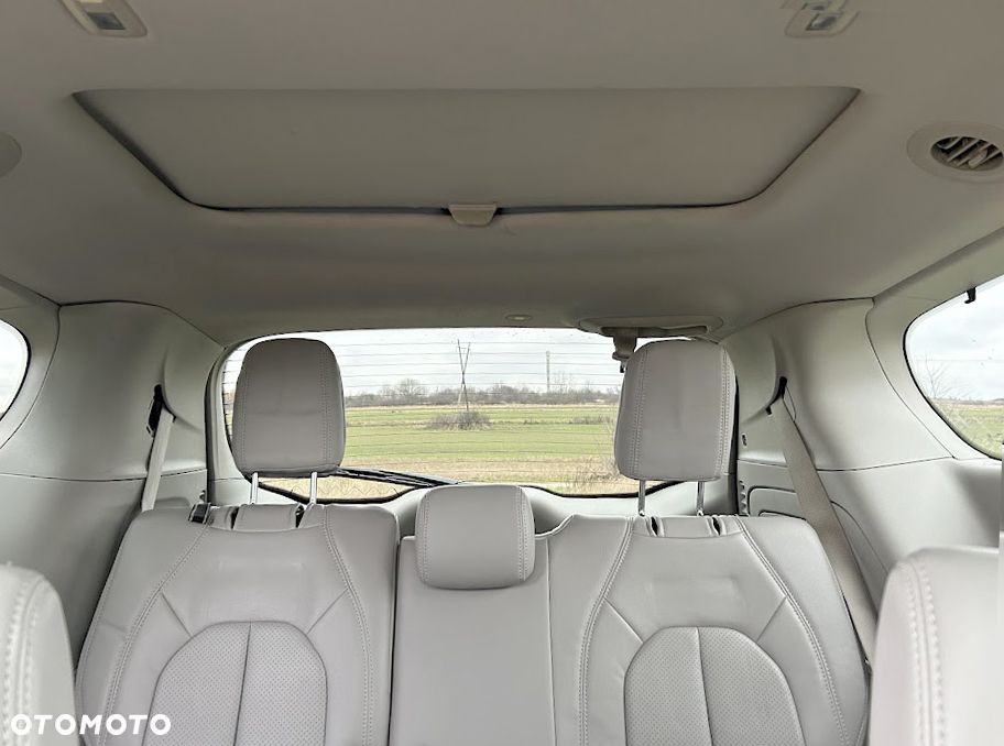 Chrysler Pacifica - 25