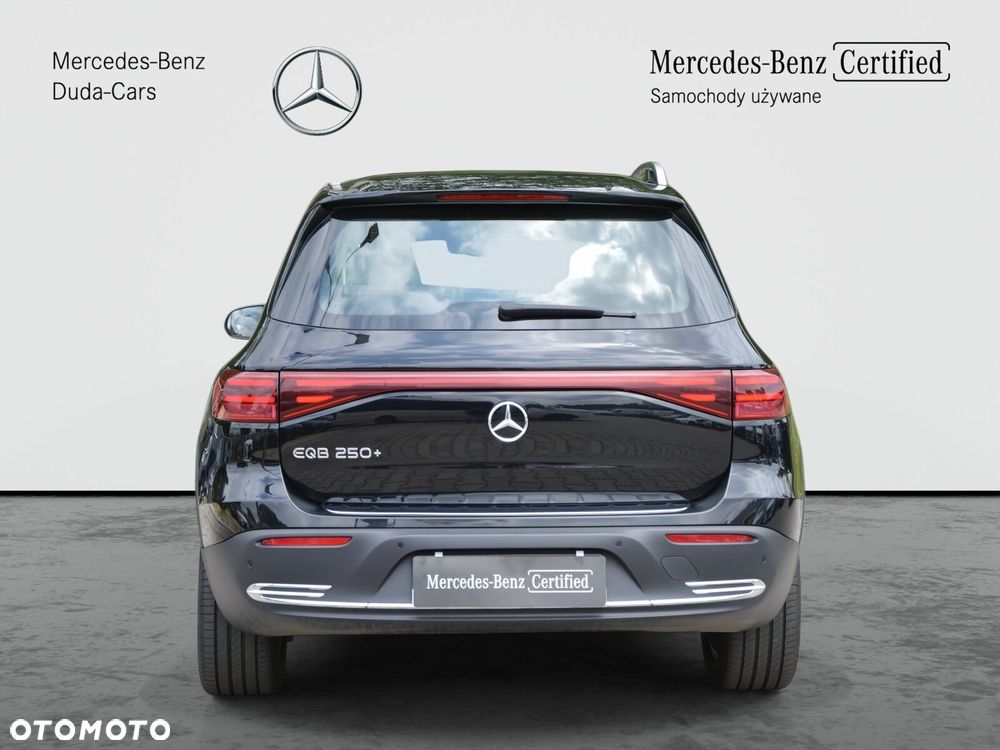 Mercedes-Benz EQB - 8