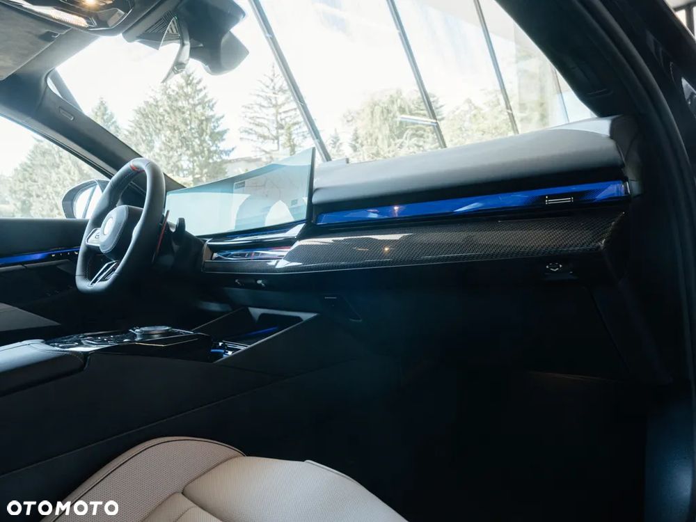 BMW M5 xDrive - 11