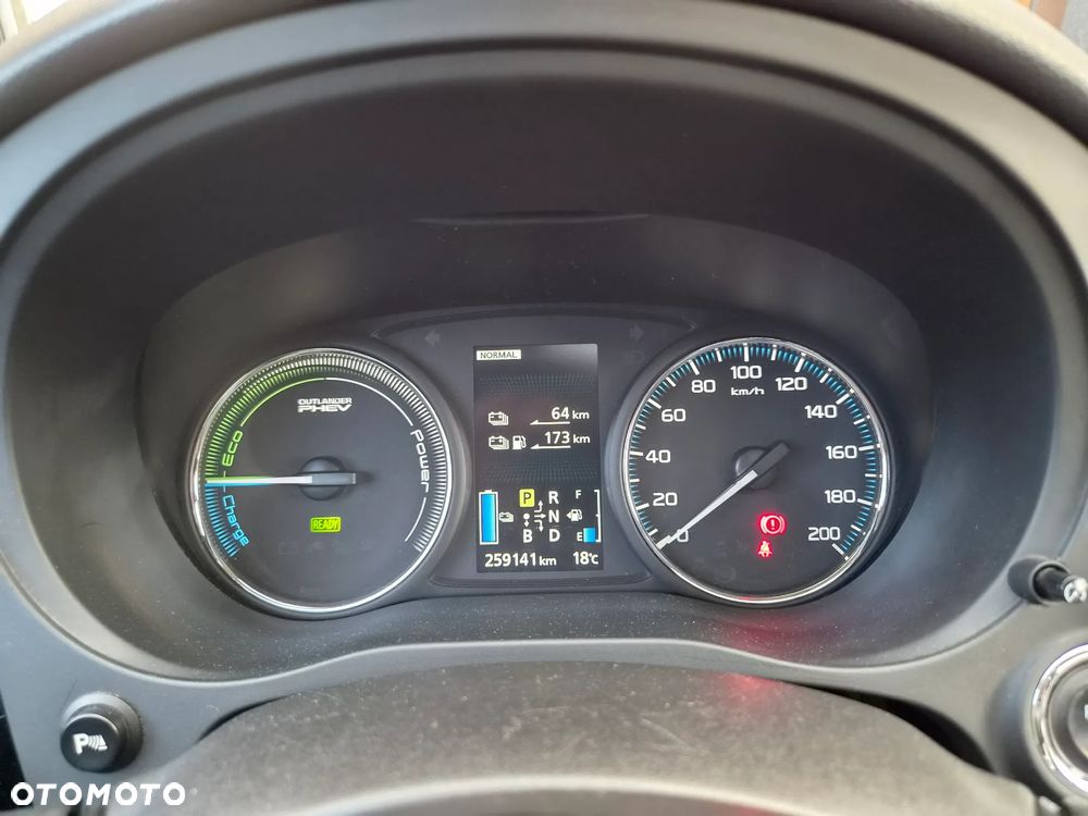 Mitsubishi Outlander - 8