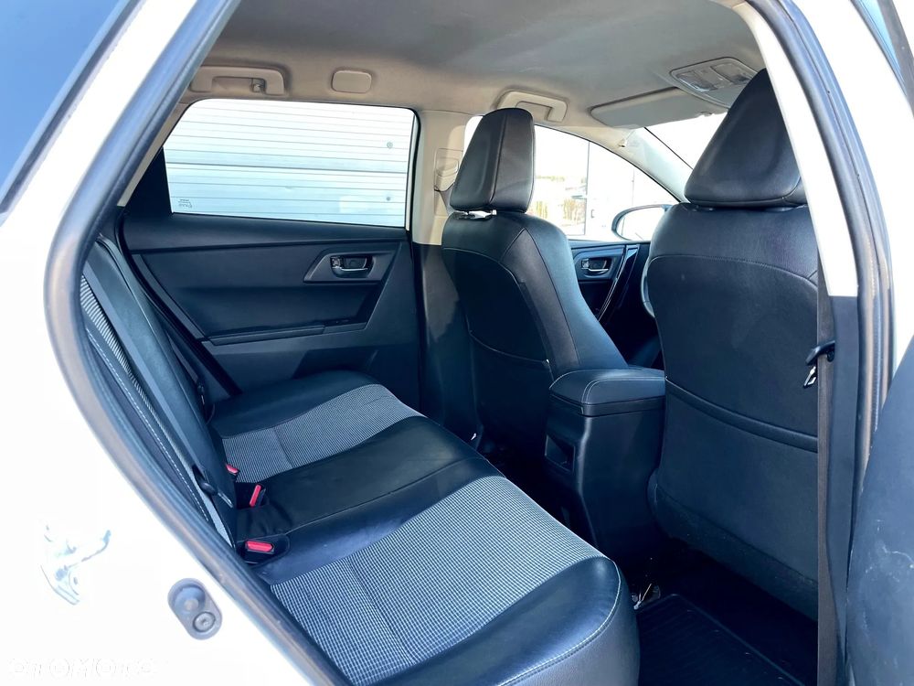 Toyota Auris - 13
