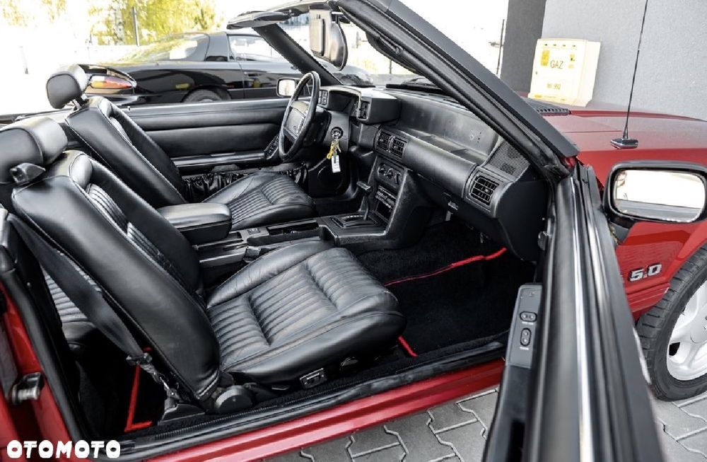 Ford Mustang - 25