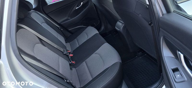 Hyundai i30 1.5 DPI Comfort - 10