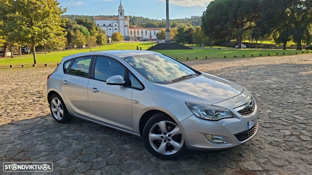 Opel Astra 2010 photo 4