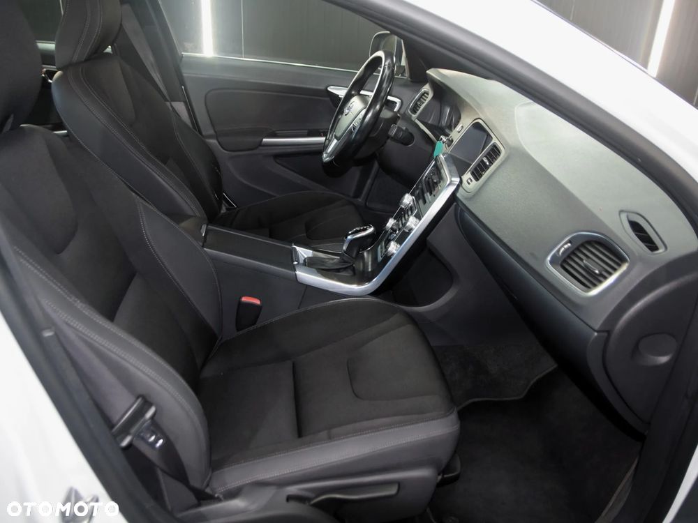 Volvo S60 D4 Drive-E Momentum - 15