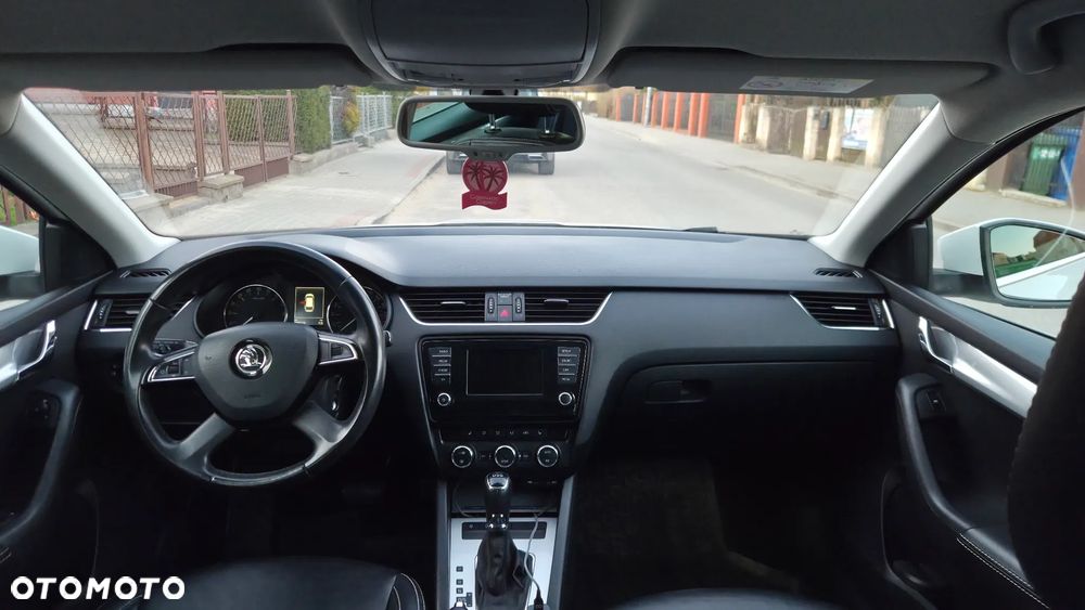 Skoda Octavia 1.6 TDI DPF DSG Elegance - 40