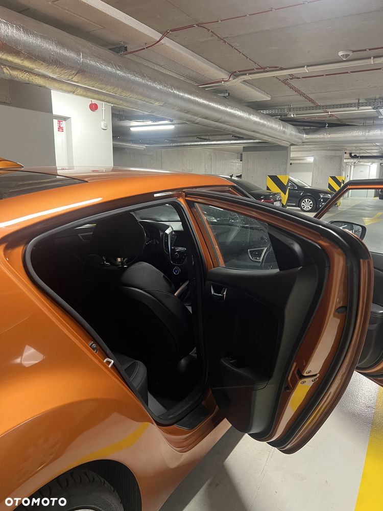 Hyundai Veloster 1.6 GDI Comfort - 24