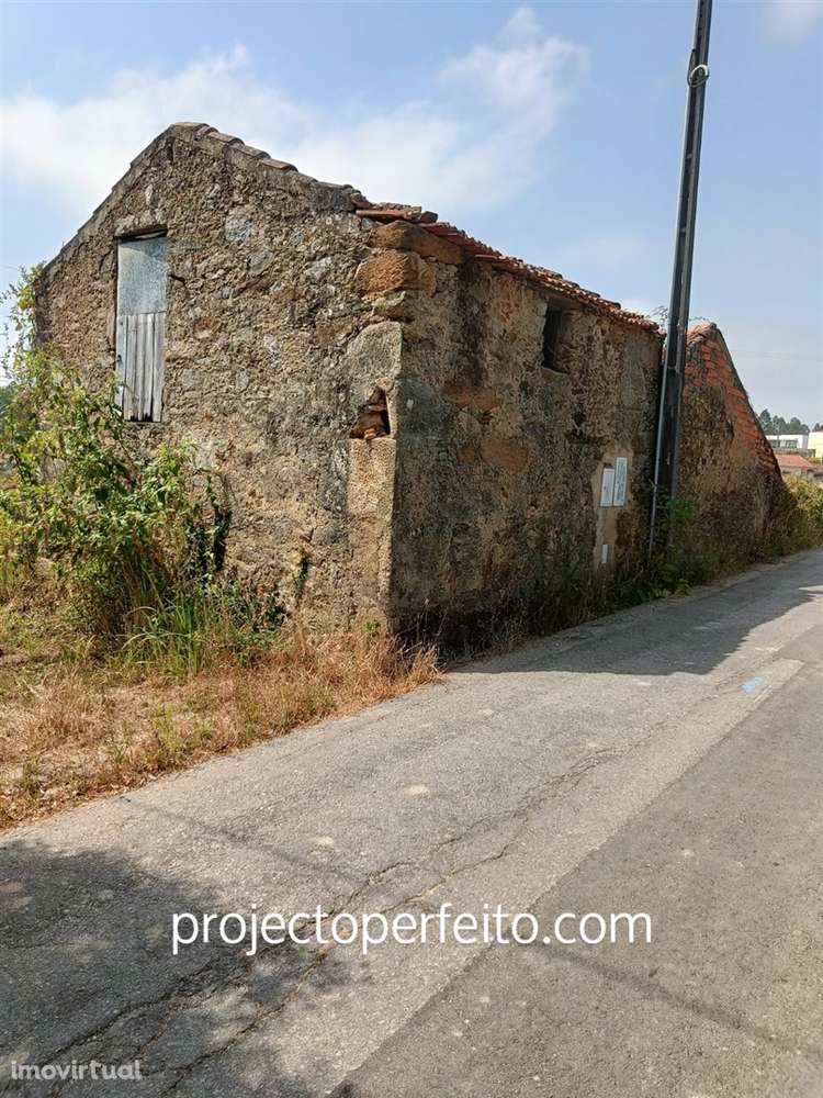 Moradia para Restaurar T2 Venda em Oliveira de Azeméis, Santiago de Ri - Grande imagem: 2/9