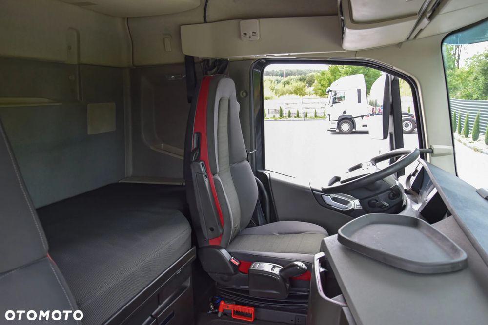 Volvo FH500 / EURO 6 / ACC / LEDY / NOWE OPONY / FULL SPILERY / SERWISOWANY / SPROWADZONY - 37