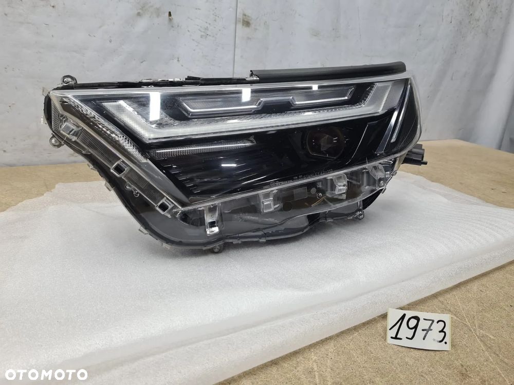 Toyota rav4 5 V lift lampa lewy przód full Led - 2